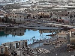 Potret Desa Hantu Muncul Lagi Setelah 30 Tahun Tenggelam