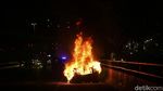Detik-detik Mobil Terbakar di Tol Dalam Kota