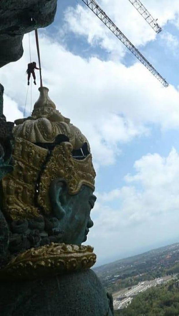 Dzunot, teknisi yang panjat patung Garuda Wisnu Kecana (GWK)