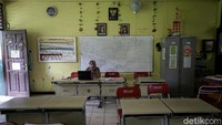 Guru mengajar online di Kota Tangerang. Mengajar online membangun kebiasaan baru. (Grandyos Zafna/detikcom)