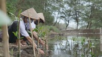 Salah satunya menanam 2000 bibit Mangrove, edukasi pelepasliaran Tukik dan membersihkan pantai di Pantai Trisik, Kulon Progo. Bekerjasama dengan Green Edelweiss Foundation (GEF), yayasan yang berfokus terhadap isu dan pelestarian lingkungan di berbagai wilayah di Indonesia.