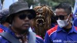 Hiii... Genderuwo Ikut Demo Buruh di Jakarta