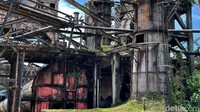 Pabrik ini memiliki kapasitas produksi 22.800 ton dengan 5 KILN atau tempat produksi menjadi semen.
