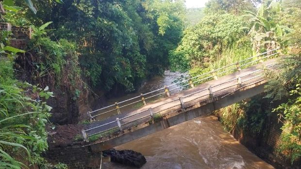 Jembatan ambruk di banyuwangi