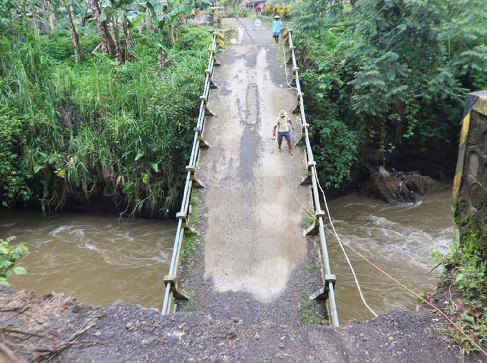 jembatan ambruk di banyuwangi