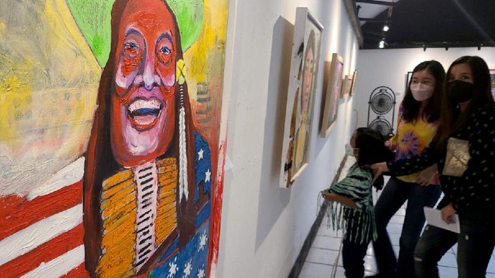 Kala Para Pelukis Membaca Dunia Pameran Bersama Pelukis Indonesia 2021 bertajuk “Membaca Dunia” atau “Read the World” resmi dibuka sejak Selasa (23/11) di Balai Budaya, Jalan Gereja Theresia, Menteng, Jakarta Pusat.
