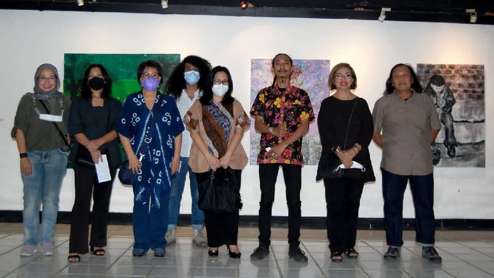Kala Para Pelukis Membaca Dunia Pameran Bersama Pelukis Indonesia 2021 bertajuk “Membaca Dunia” atau “Read the World” resmi dibuka sejak Selasa (23/11) di Balai Budaya, Jalan Gereja Theresia, Menteng, Jakarta Pusat.