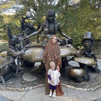 Ia menambahkan apalagi liburan membawa sang buah hati, Khalisa Aghnia Bahira. Ia ingin menikmati momen ketika liburan dan tidak mau makeup agar waktunya tidak terbuang percuma. Apalagi bawa si bayi hmm kaya buang waktu hahahaha bisa rapi aja sudah alhamdulillah hehe, lanjut Kartika Putri. Foto: Dok. Instagram @kartikaputriworld.