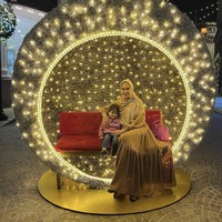 Aktris dan pembawa acara ini mengungkapkan jarang mengabadikan momen bersama ketika liburan. MasyaALLAH tabarakALLAH.. Alhamdulillah ada lagi foto ber3 .. hehe liburan kali ini agak susah foto bertiga karena aba @habibusmanbinyahya paling ga mau ngerepotin orang lain, kedua kita emang males foto karena fokus sm si @khalisaworld yang lagi aktif aktifnya buangeeeett dan emang mau menikmati keriwehan aja hahahhaaa, tulis akun Instagramnya @kartikaputriworld. Foto: Dok. Instagram @kartikaputriworld.