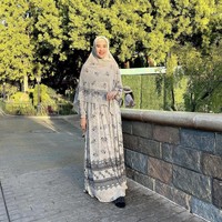 Penampilan Kartika Putri yang jarang makeup saat liburan, langsung mendapatkan pujian dari warganet. Gak makeup aja sudah cantikkkk lo kakaaaa😍😍😍,,,senang kalii liatnya duhh, ucap @lanlieee. Masya Allah Tabarakallah.. meski ga make up pun tetap keliatan cantik masya allah.. 😍, puji pengguna Instagram @chinsuni_. Masyaa Allah Tabarakallah... Semoga SaMaWa selalu habib Usman dan kak Kartika.. gak make up kakak tetap cantik kok, malah lebih natural cantik tanpa make up.. wan khali... gemesss deh ah..❤️❤️, saut akun @midahsyahidahgmail.com6. Foto: Dok. Instagram @kartikaputriworld.