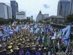 Ngotot Minta UMP DKI Naik 5%, 10.000 Buruh Bakal Demo Anies Berjilid-jilid