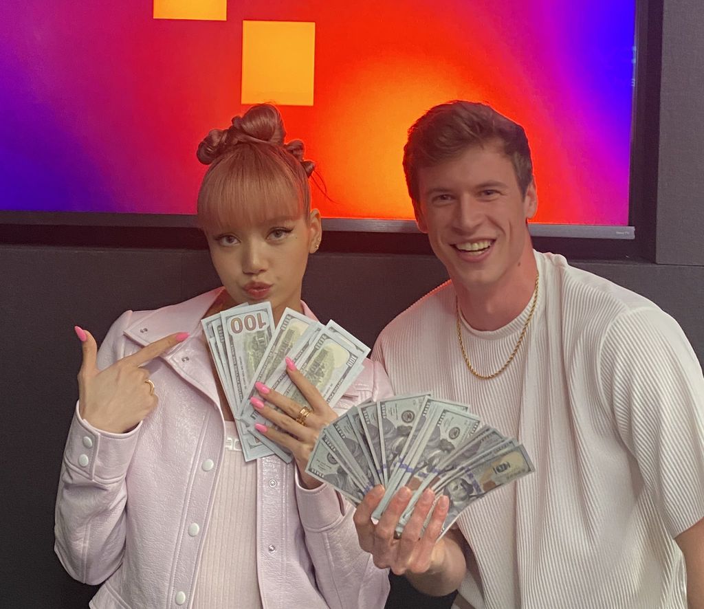 Lisa BLACKPINK, Josh Bru