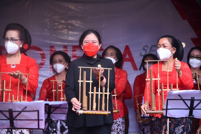 Ketua DPR RI Puan Maharani mengajak seluruh pihak untuk mengampanyekan penghapusan segala bentuk kekerasan terhadap perempuan.