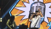Aksi band Jamrud saat konser Jamrud Perspective di Studio Sepat 72, Jakarta, Rabu (24/11/2021). Band legendaris, Jamrud pernah berada di titik tersulit sepanjang kariernya di industri musik Tanah Air. Pada 2017 Jamrud resmi lepas dari label musiknya karena satu alasan. Mereka kemudian memutuskan untuk bergerak sendiri dalam menjalani kiprahnya di musik.
