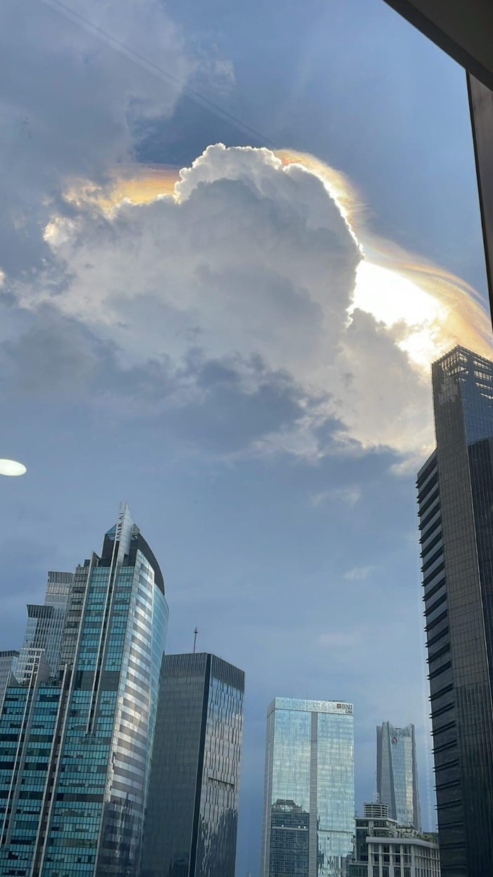 Langit Jakarta, Kamis (25/11) Siang