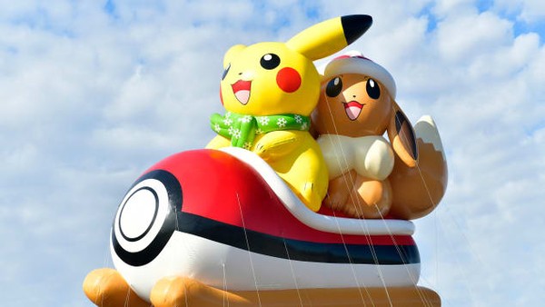Meramaikan pawai, karakter Pikachu dan Eeve akan membuat para pengunjung bernostalgia dengan tontonan Pokemon mereka. (Eugene Gologursky/Getty Images via CNN) Meramaikan pawai, karakter Pikachu dan Eeve akan membuat para pengunjung bernostalgia dengan tontonan Pokemon mereka. (Eugene Gologursky/Getty Images via CNN)