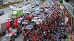 Massa Pemuda Pancasila Geruduk Gedung DPR, Lalin Tersendat