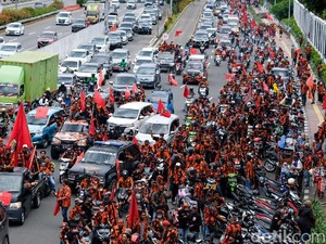 Imbas Massa Pemuda Pancasila Demo ke DPR, Lalin Gatot Subroto Tersendat