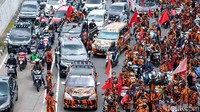 Massa PP langsung bergerak ke depan gedung DPR untuk melakukan aksi unjuk rasa.