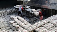 Terkait dengan proses ekspor, selama semester I 2021, PT Semen Padang telah mencatatkan total ekspor semen dan klinker sebesar 1.113.568 MT ke berbagai negara.