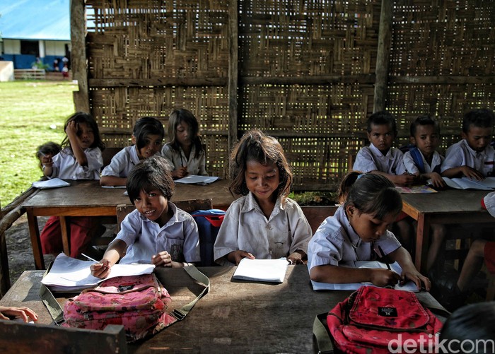 Semangat meraih mimpi dorong anak-anak di NTT giat menuntut ilmu. Lewat sekolah yang diresmikan CT Arsa Foundation mereka belajar untuk wujudkan cita-cita.