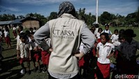 Perlu diketahui dalam mewujudkan visi CT ARSA Foundation dalam memutus mata rantai kemiskinan melalui pendidikan yang berkualitas, Anita Tanjung beserta tim telah melakukan peninjauan di SDN Loemanu, Desa Nunuana, Kecamatan Amfoang Timur untuk perencanaan pembangunan sekolah dan juga meresmikan 2 sekolah, yaitu SDN 2 Lelogama Amfoang Selatan dan SDN Reda Meter, Sumba Barat Daya. Peresmian 2 sekolah tersebut pun ditandai dengan pengguntingan pita oleh Anita Tanjung, selaku Ketua CT ARSA Foundation.
