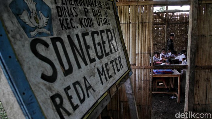 Menjaga Semangat Anak-anak di Pelosok Negeri Meraih Mimpi Semangat meraih mimpi dorong anak-anak di NTT giat menuntut ilmu. Lewat sekolah yang diresmikan CT Arsa Foundation mereka belajar untuk wujudkan cita-cita.