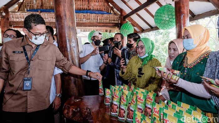 Menparekraf Pamer Kuliner Khas Jeneponto, Ada Gantala Jarang hingga Abon Kuda