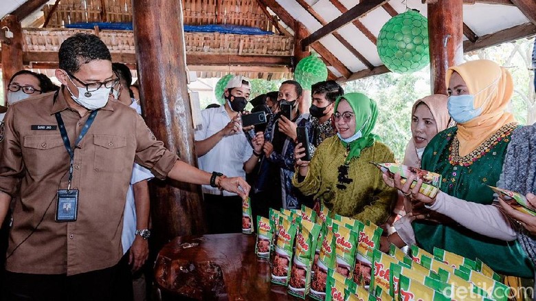 Menparekraf Pamer Kuliner Khas Jeneponto, Ada Gantala Jarang hingga Abon Kuda Menparekraf Pamer Kuliner Khas Jeneponto, Ada Gantala Jarang hingga Abon Kuda