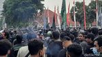 Momen Bonek Geruduk Gedung Grahadi Surabaya