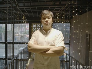 Nicholas Sean Ingin Hidup Seperti Biksu