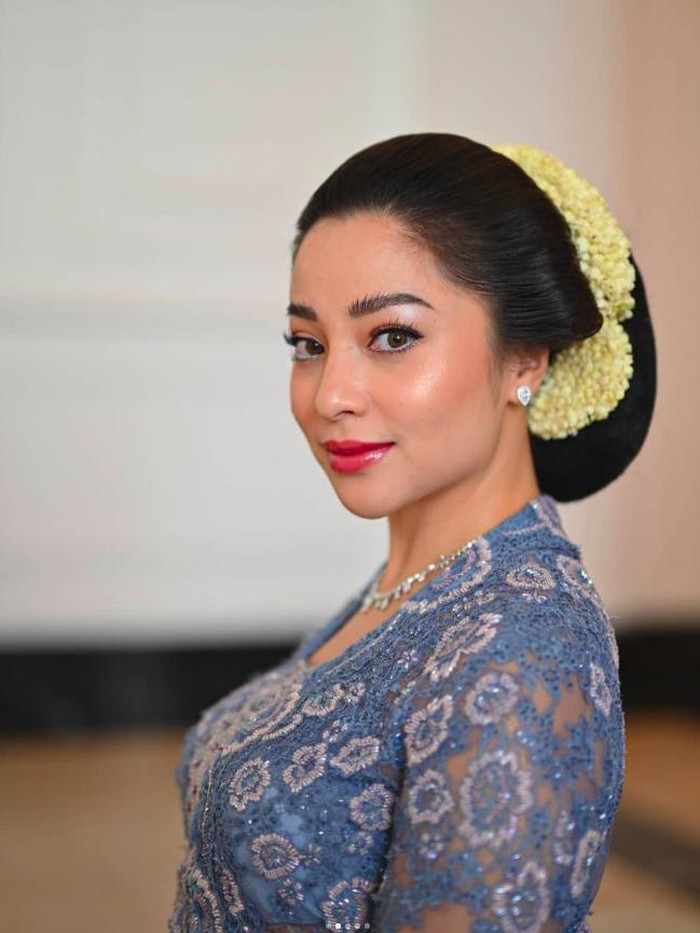 Nikita Willy dan Indra Priawan Cantiknya Nikita Willy pakai kebaya