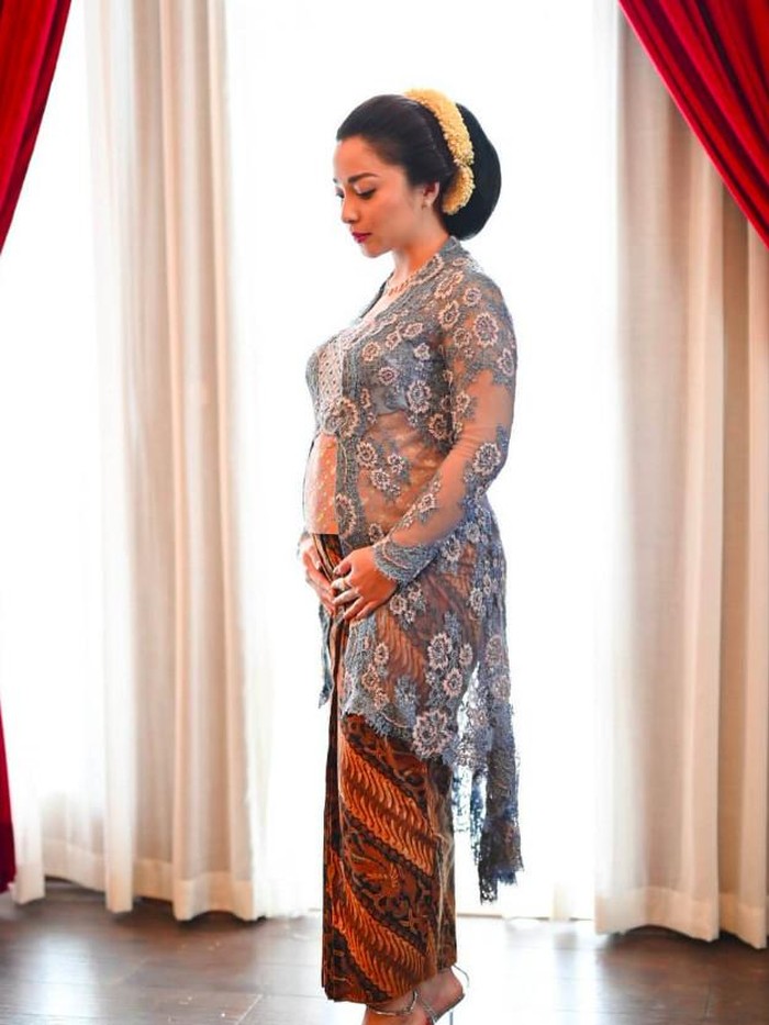 Cantiknya Nikita Willy pakai kebaya