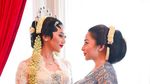 7 Potret Nikita Willy Pakai Kebaya Jawa