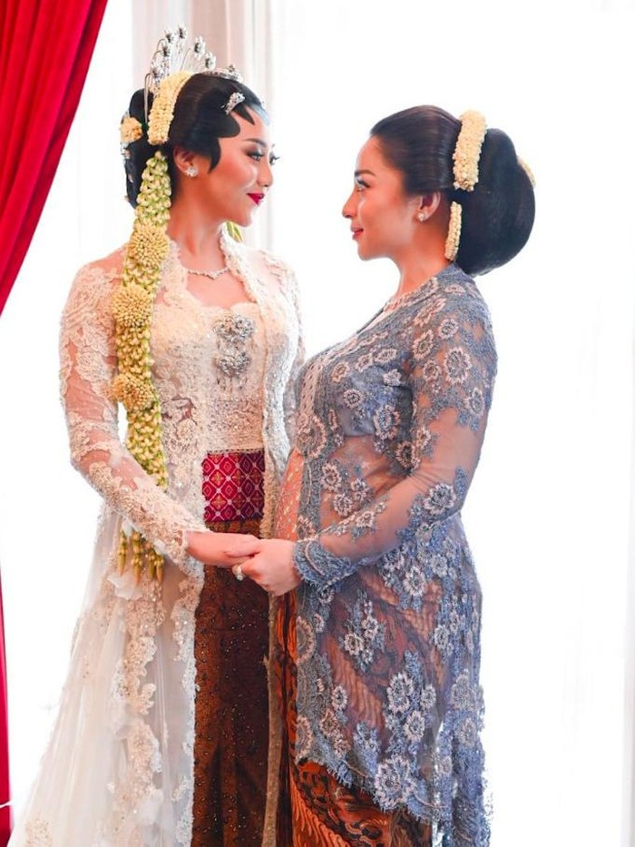 Nikita Willy dan Indra Priawan Cantiknya Nikita Willy pakai kebaya