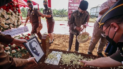 Prosesi Pemindahan Makam Jaksa Agung Pertama RI