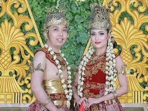 Baju Pengantin Bekasri Khas Lamongan Gaya Busana Raja-Permaisuri Majapahit
