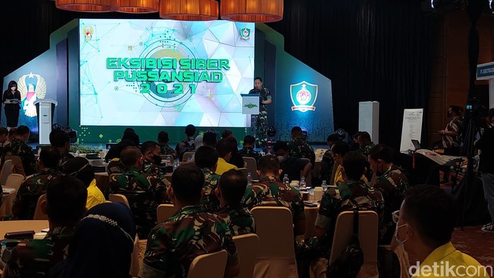 Penguatan Kemampuan Siber TNI AD Pusat Sandi dan Siber TNI AD menggelar diskusi di sela-sela eksebisi di Jakarta, Kamis (24/11). Diskusi terkait perlunya TNI AD dalam meningkatkan kemampuan siber di era digital saat ini.
