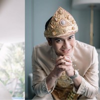 Sementara Ricis dan Dinda tampil cantik, Rey dan Ryan pun tampak gagah dalam balutan busana pengantin Palembang. Penampilan Rey dilengkapi dengan kopiah cuplak berwarna senada dengan pakaian yang dikenakannya. Foto: Instagram