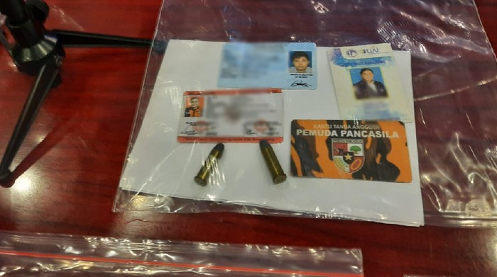 Polisi sita sejumlah senjata tajam hingga peluru dari ormas Pemuda Pancasila, Kamis (25/11/2021)