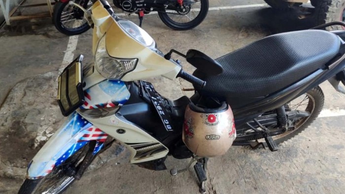 Pria Pengejar Polantas dengan Celurit Ditangkap Viral video seorang warga mengejar polisi lalu lintas dengan membawa celurit dan parang panjang di Banyuasin, Sumatera Selatan. Pria tersebut kini ditangkap.