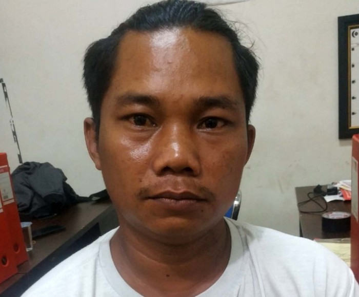 Pria Pengejar Polantas dengan Celurit Ditangkap Viral video seorang warga mengejar polisi lalu lintas dengan membawa celurit dan parang panjang di Banyuasin, Sumatera Selatan. Pria tersebut kini ditangkap.