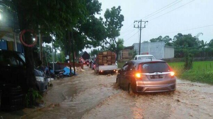 Salah satu titik banjir di Desa Tambakromo, Kecamatan Tambakromo, Pati, Jawa Tengah, Kamis (25/11/2021).
