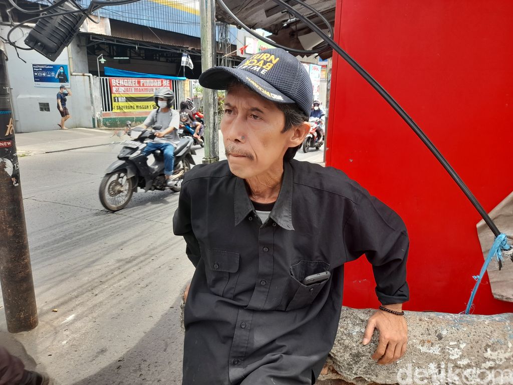 Sampah di Jl Pintu Air, Jati Mulya, Kota Bekasi, dikeluhkan warga, 25 November 2021. (Marteen Ronaldo Pakpahan/detikcom)