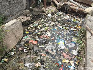 detikcom Do Your Magic: Tolong! Sampah Masih Sumbat Got di Jati Rahayu Bekasi