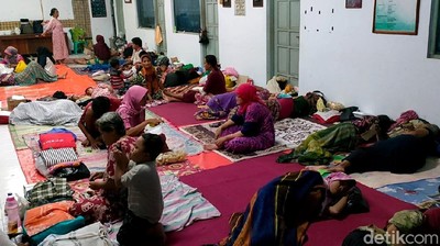 Terdampak Banjir, Ratusan Warga Pekalongan Mengungsi