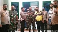 Oknum TNI dan Polantas ini sebelumnya sempat baku hantam di Jalan Rijal, Kecamatan Sirimau, Kota Ambon pada Rabu (24/11) sore lalu dan viral di media sosial.