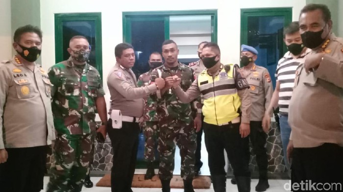TNI dan Polantas yang baku hantam di Ambon sepakat damai.