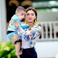 Inilah penampilan baru Vicky Shu setelah berat badannya turut berkat program diet. Udah turun 28 kilo kan kemarin aku lahiran sempat 87 kg, ungkapnya kepada awak media di kawasan Kuningan, Jakarta Selatan, beberapa waktu lalu. (Foto: Instagram/@vickyshu)