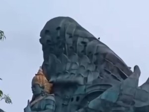Ngobrol Bareng Dzunot, Sosok Misterius yang Viral di Atas Patung GWK Bali